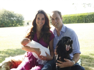 Prince-William-Kate-Middleton-Prince-George-Official-Photo-Bucklebury-UK