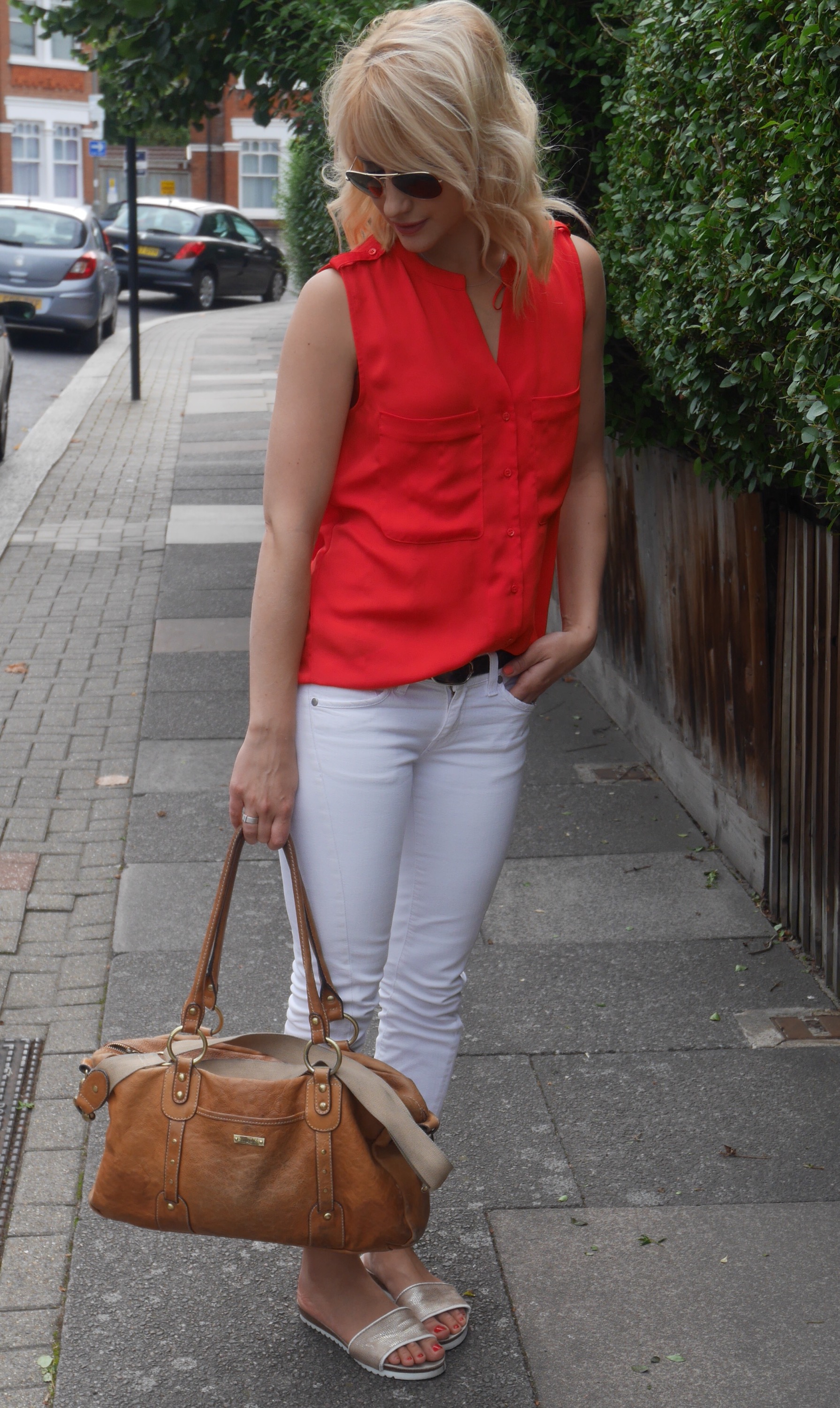 cocomamastyle | mum style blog UK | outfit of the day | red top white jeans gold slides