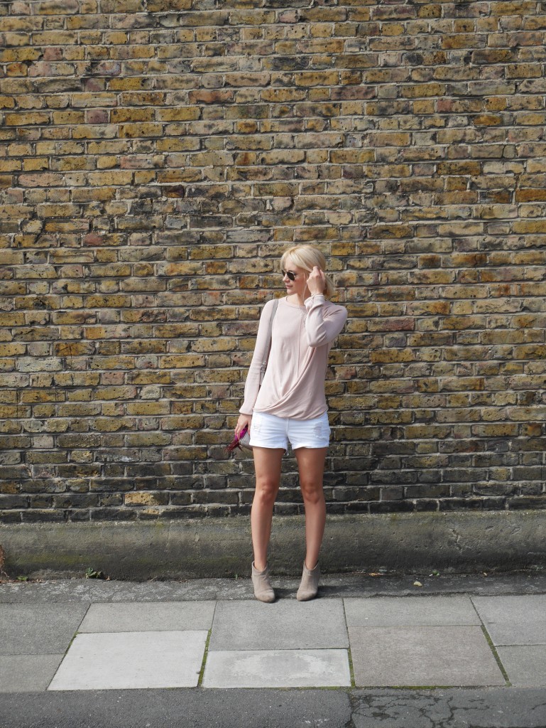 Cocomamastyle | outfit of the day | UK mum style blog | sweater shorts and boots outfit
