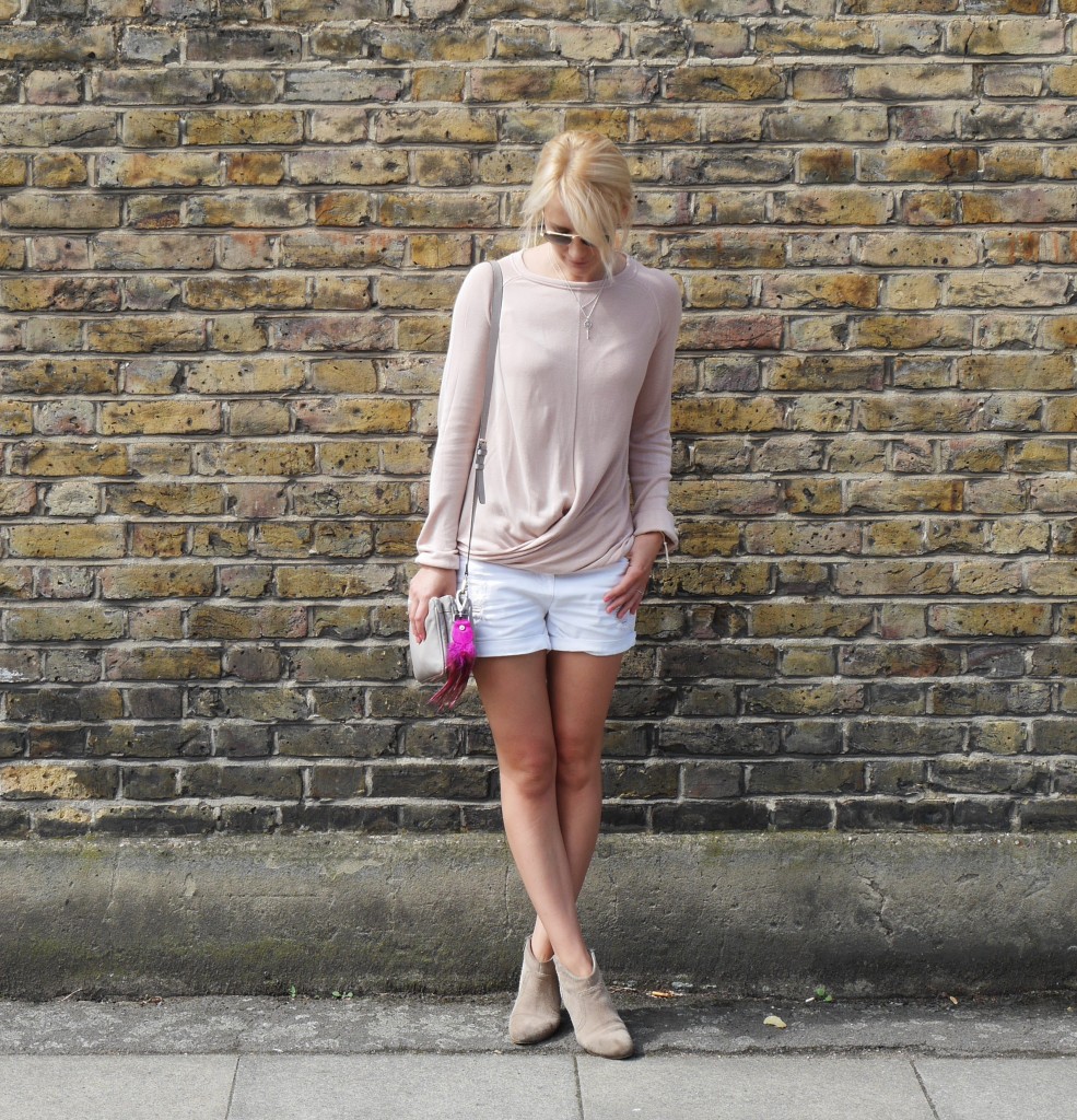 Cocomamastyle | outfit of the day | UK mum style blog | sweater shorts and boots outfit